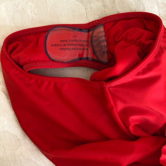 Red one piece bikini - Picture 6 of 6